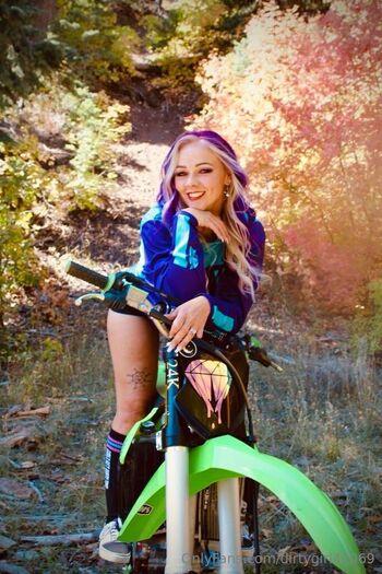 Brandi-Lyn / dirtygirl42069 nude photo #6