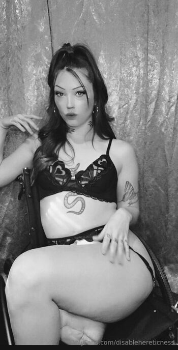 Chirle / disablehereticness nude photo #36