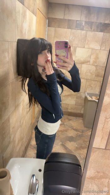 me / displqwd nude photo #1