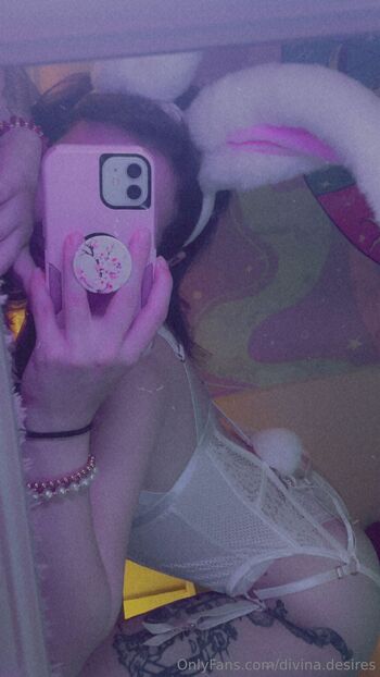 Divin / divina.desires nude photo #3