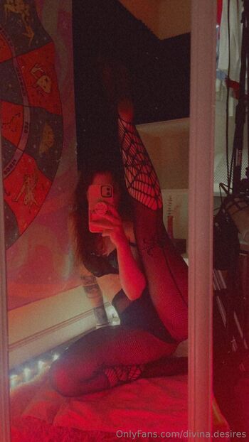 Divin / divina.desires nude photo #14