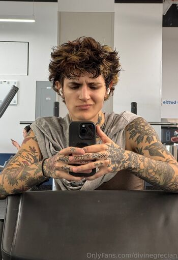 ɢʀᴇᴇᴋ ᴛᴏᴍʙᴏʏ / divinegrecian nude photo #10