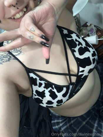 Gloom Graves / divinexghoul nude photo #15