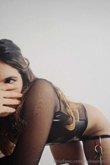 𝐊𝐢𝐧𝐤𝐲 𝘿𝙄𝙓𝙄𝙀 / dixiesantini7 nude photo #2