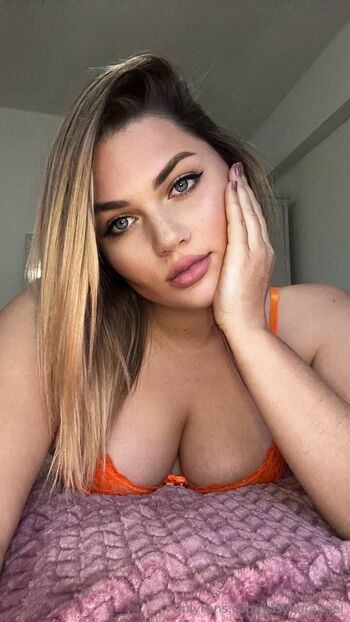 Isi / dixii20 nude photo #8