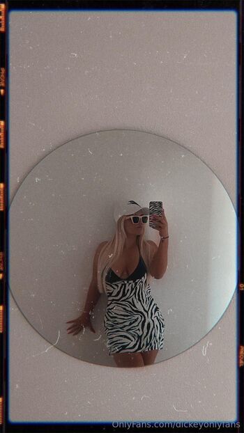 Isi / dixii20 nude photo #18