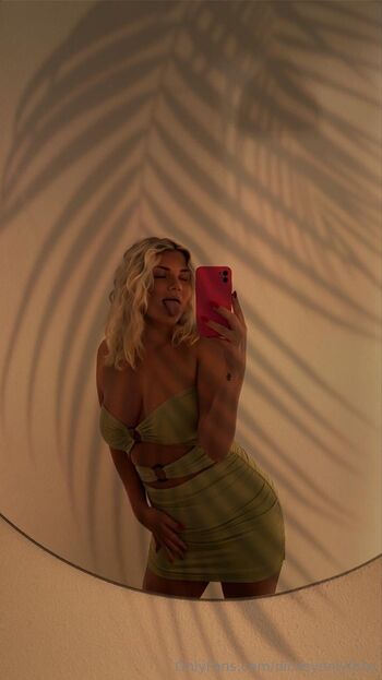 Isi / dixii20 nude photo #19