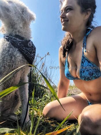 DoItWithDais / doitwithdaisy nude photo #1