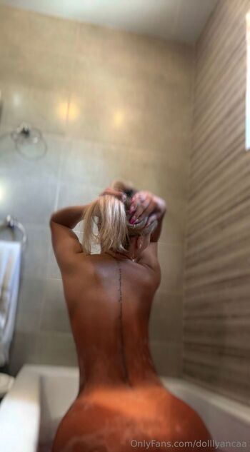 Doll / dolllyancaa nude photo #7