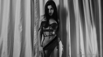 Doll / dolllyancaa nude photo #28