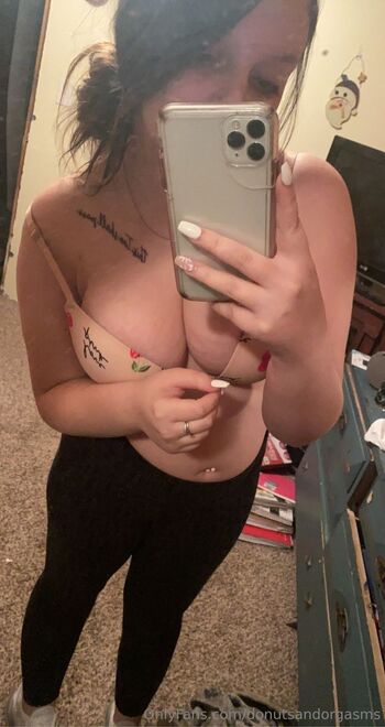 pe / donutsandorgasms nude photo #1