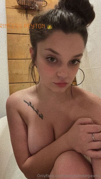 pe / donutsandorgasms nude photo #2
