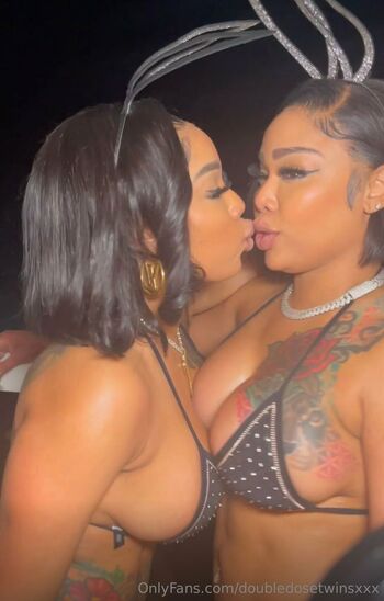 DoubleDoseTwin / doubledosetwinsxxx nude photo #18