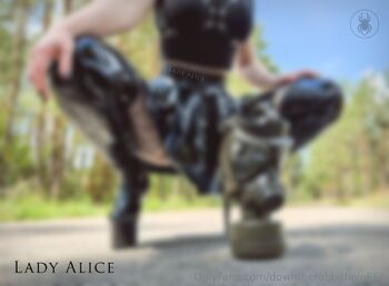 Lady Alic / downtherabbithole666 nude photo #6