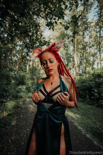 Dreaded Red Quee / dreadedredqueen.free nude photo #5
