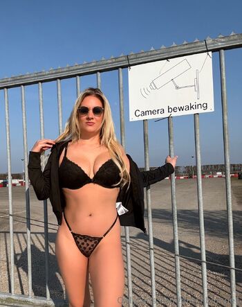 Cind / dutchblonde1 nude photo #33