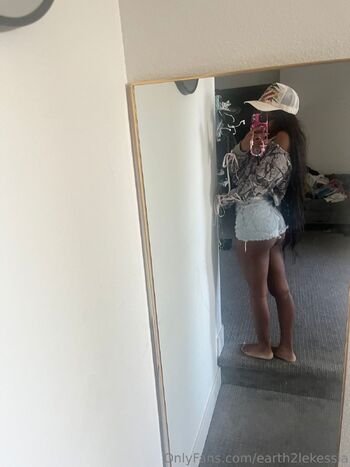 ka / earth2lekessia nude photo #1