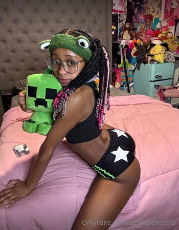 ka / earth2lekessia nude photo #13