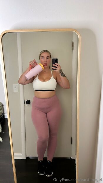 Adrienne / earthiangel nude photo #5