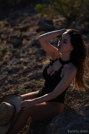 EARTHLY ALIEN / earthlyalien nude photo #4