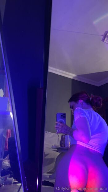 ec / ecemendiii nude photo #4