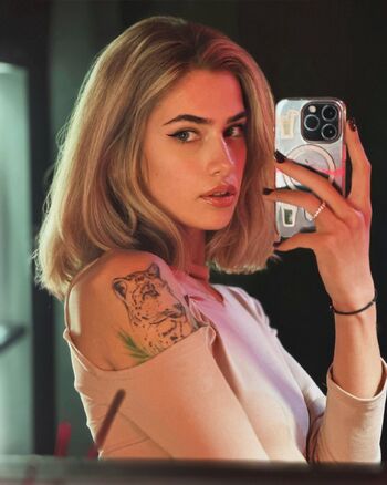 elis / elisa_holt nude photo #7