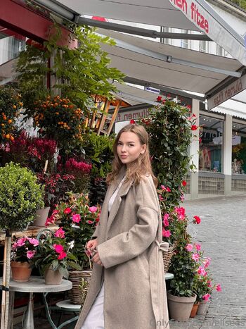 Elise / elisees nude photo #4