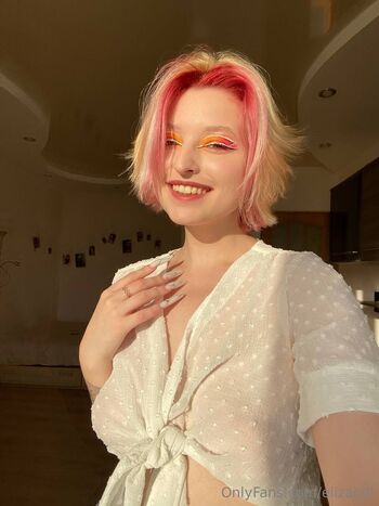 𝐻𝑒𝓁𝓁𝑜 𝐼𝓉𝓈 𝐸𝓁𝒾 ... / elizagill nude photo #6