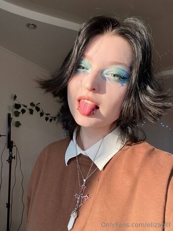 𝐻𝑒𝓁𝓁𝑜 𝐼𝓉𝓈 𝐸𝓁𝒾 ... / elizagill nude photo #14