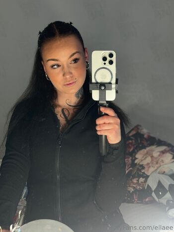 Ell / ellaee nude photo #21
