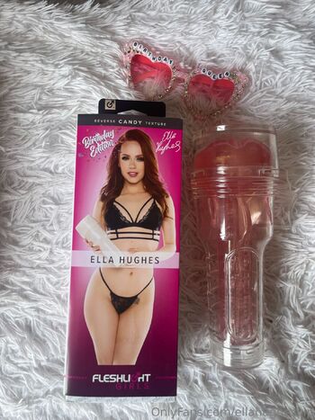 Ella Hughe / ellahughesvip nude photo #1