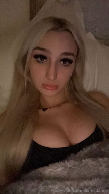 ell / ellamcdaniel nude photo #3