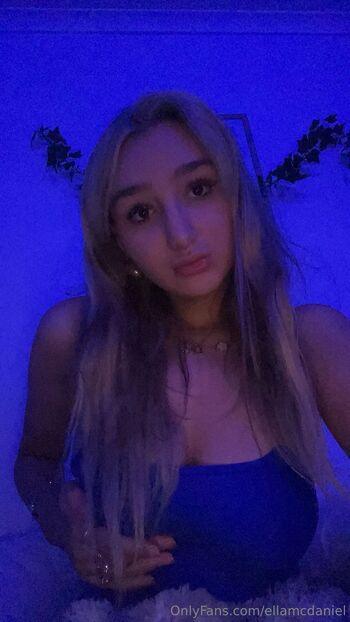 ell / ellamcdaniel nude photo #6
