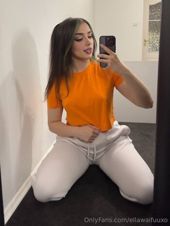 Ella / ellawaifuuxo nude photo #10