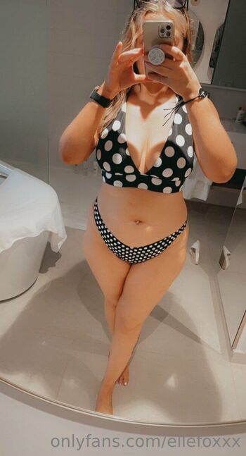 ELLE with the big naturals / ellefoxfree nude photo #4