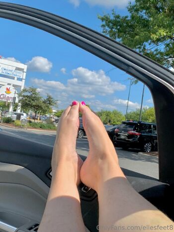 Elle J / ellesfeet8 nude photo #1