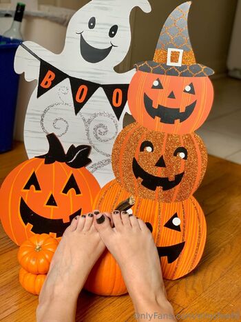 Elle J / ellesfeet8 nude photo #5