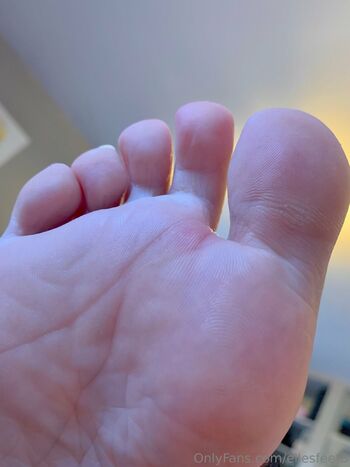 Elle J / ellesfeet8 nude photo #10