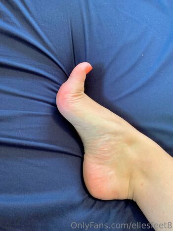 Elle J / ellesfeet8 nude photo #20