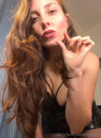 Goddess Venus FEMDOM ONLYFAN / ellguxxe nude photo #18