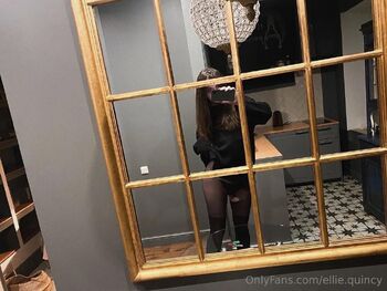elli / ellie.quincy nude photo #5