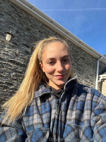 Ellie Edward / ellieedwardsxo nude photo #6