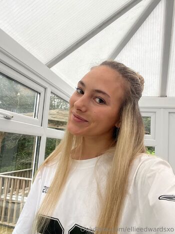 Ellie Edward / ellieedwardsxo nude photo #12