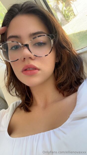 Ellie Nova / ellienovaxxx nude photo #3