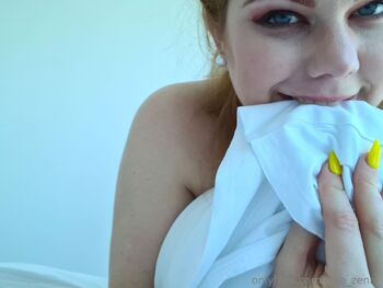 EllieZena_Fre / elliezena_free nude photo #13