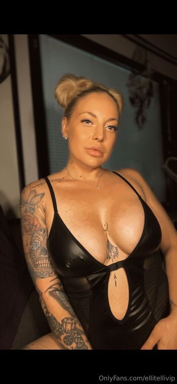 Carolin / ellitellivip nude photo #3