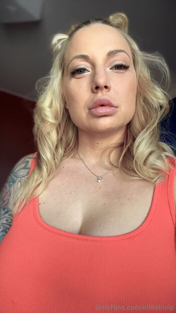 Carolin / ellitellivip nude photo #20