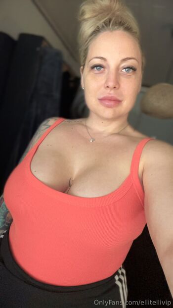 Carolin / ellitellivip nude photo #24