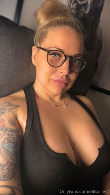 Carolin / ellitellivip nude photo #25