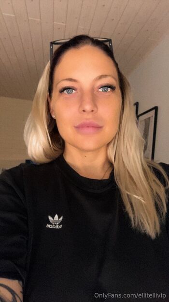 Carolin / ellitellivip nude photo #38